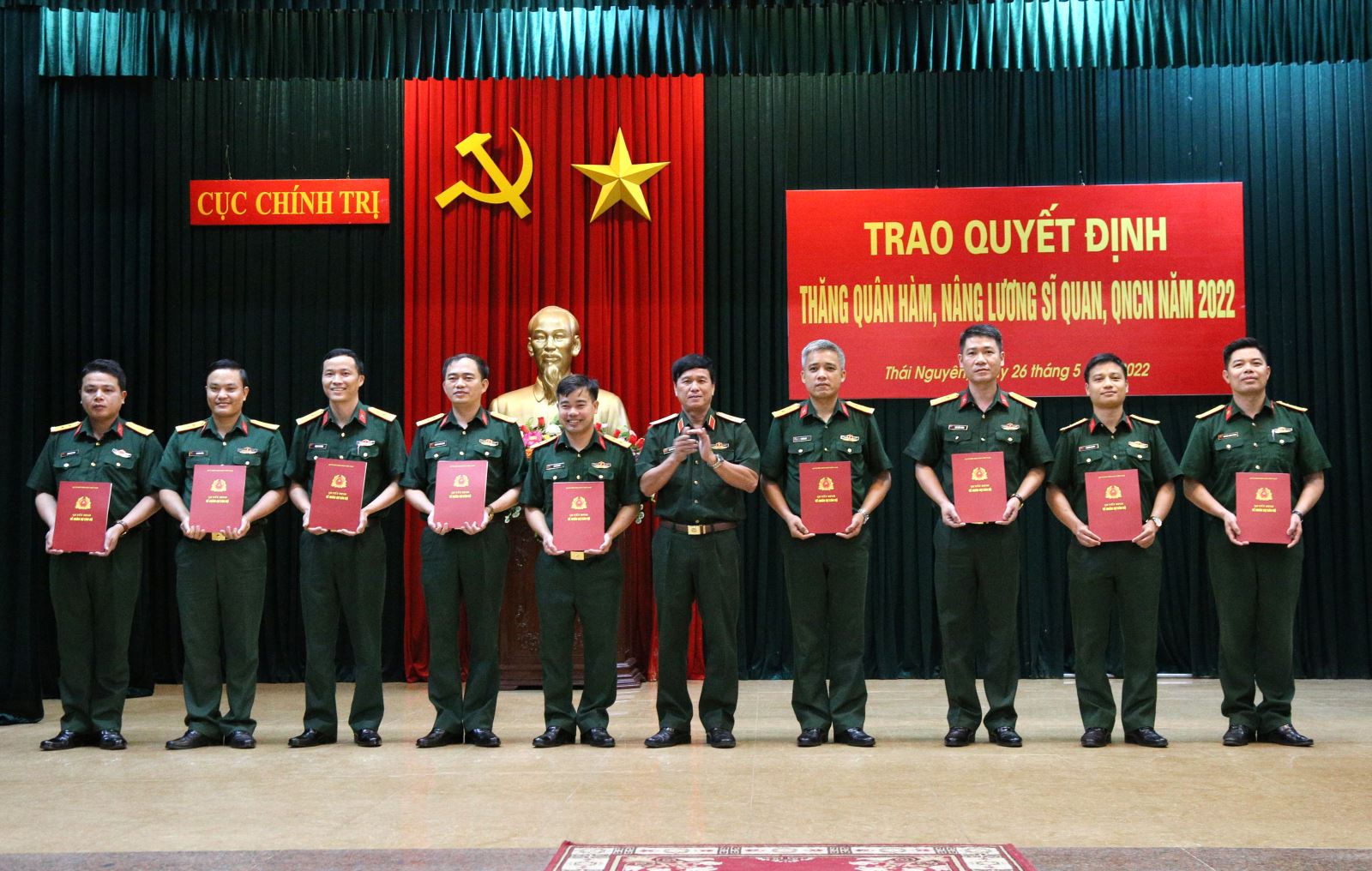 Cục Chính trị: Trao quyết định thăng quân hàm, nâng lương sĩ quan, quân nhân chuyên nghiệp năm 2022
