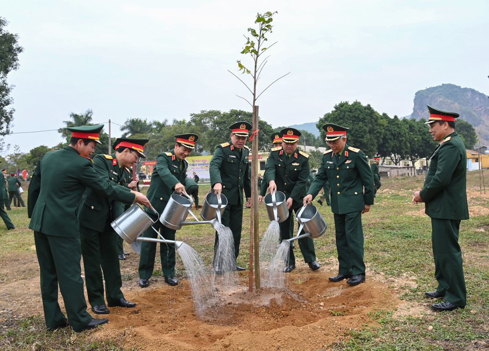 Hưởng ứng Tết trồng cây Xuân Quý Mão 2023: Toàn Quân khu trồng mới hơn 136 nghìn cây xanh